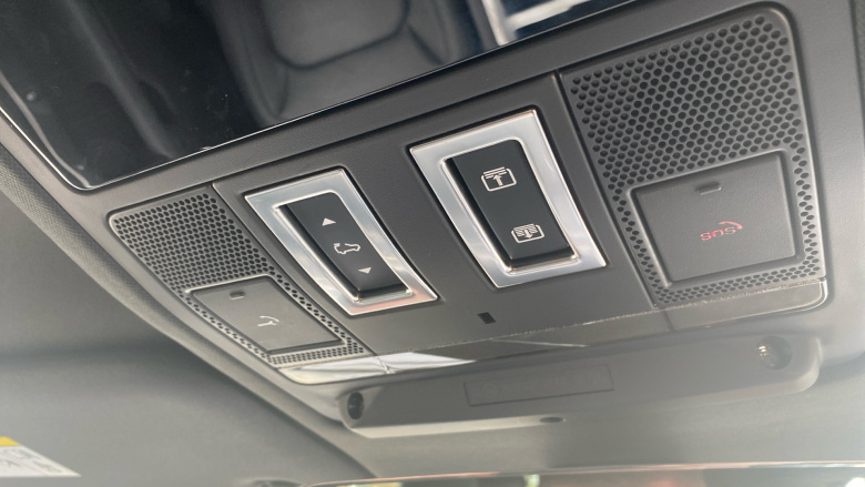 Land Rover Defender 3.0 D350 X-Dynamic HSE 90 3dr Auto Diesel Estate